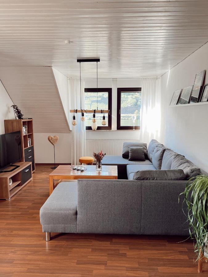 Ferienwohnung Moselflair Mit Direktem Blick Auf Die Mosel Und Weinberge Oberfell Экстерьер фото