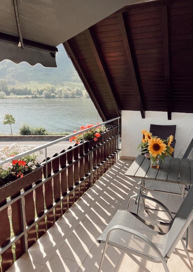 Ferienwohnung Moselflair Mit Direktem Blick Auf Die Mosel Und Weinberge Oberfell Экстерьер фото